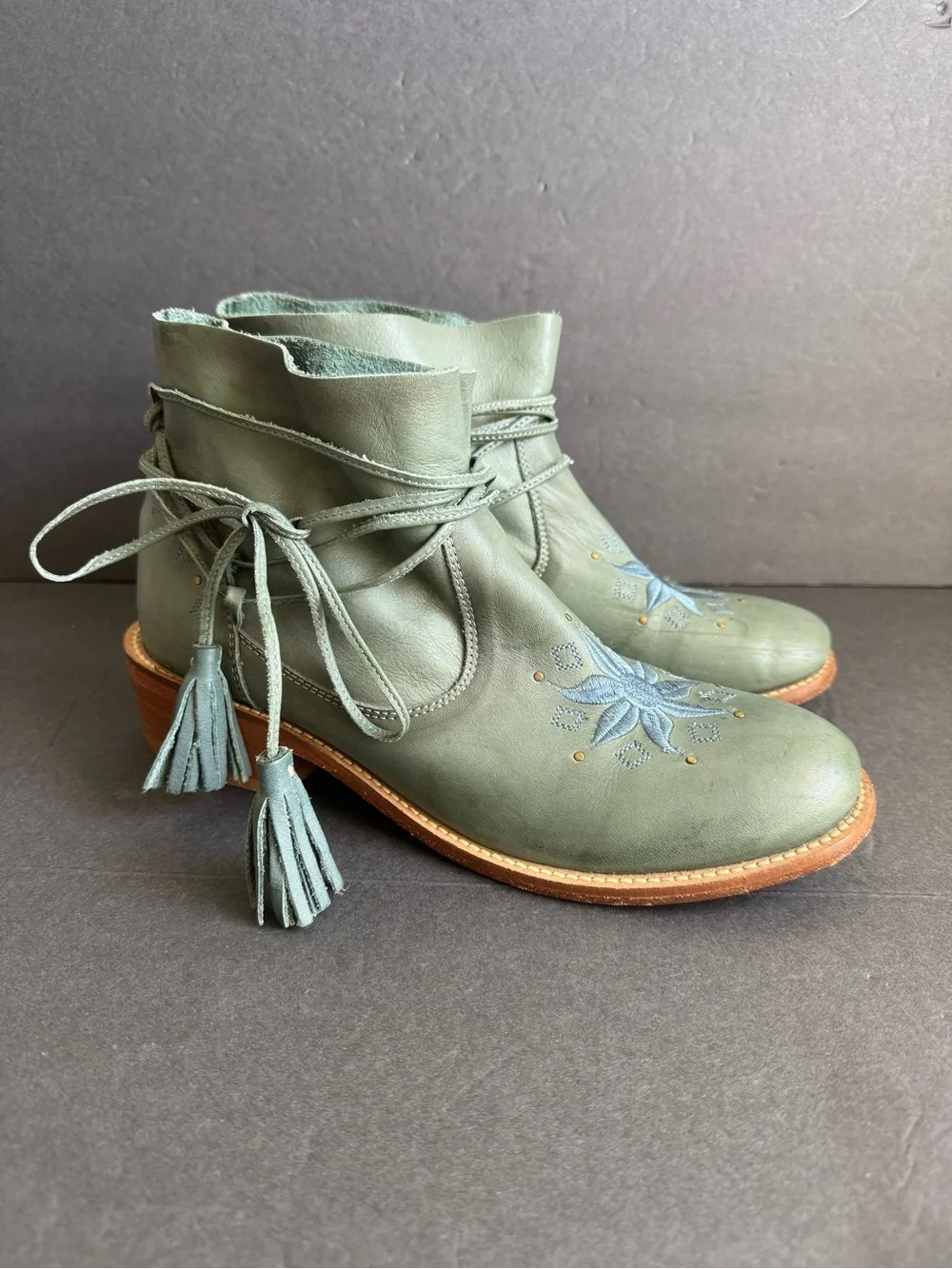Musse & Cloud Green Blue Leather Ankle Boots Embroidered Tie‎ Tassel Womens 10